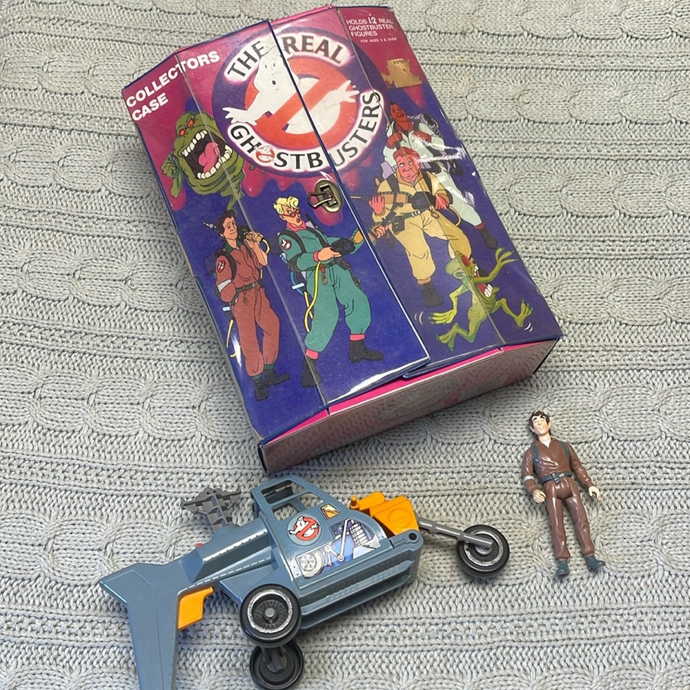 Vintage 80’s ghost busters case and toy
